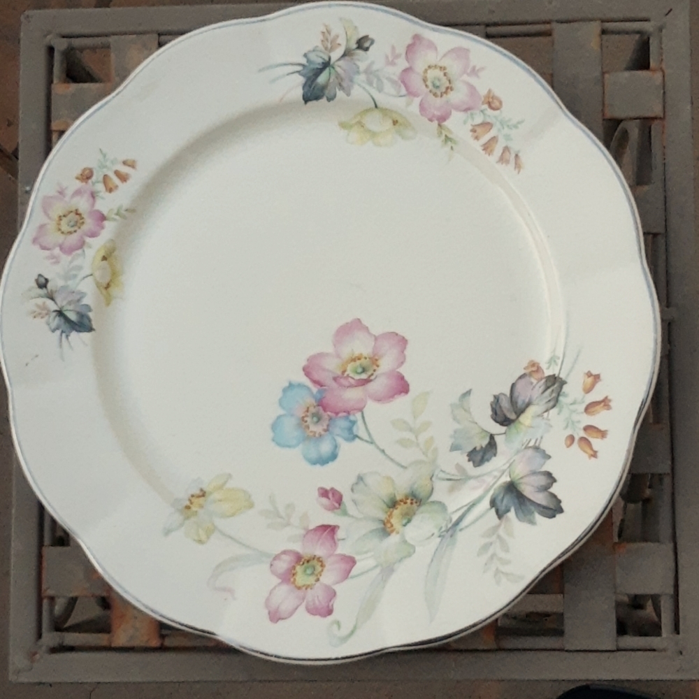 Vintage WS George Ivory Floral Luncheon Plate 9⅛ Inch